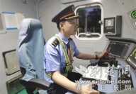 “00后”火车司机：在劳动中守护旅客每一公里2025年6月3日放高铁站乘客轮番守护